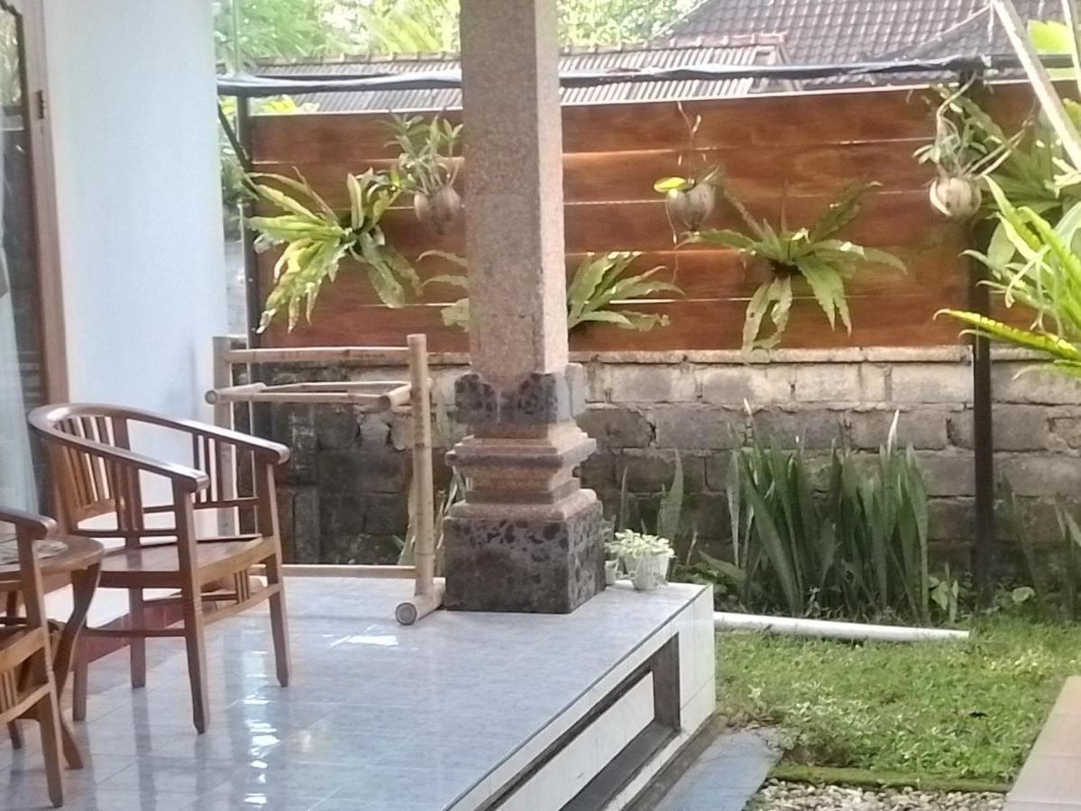 Serongga Guest House Lebih Exterior photo