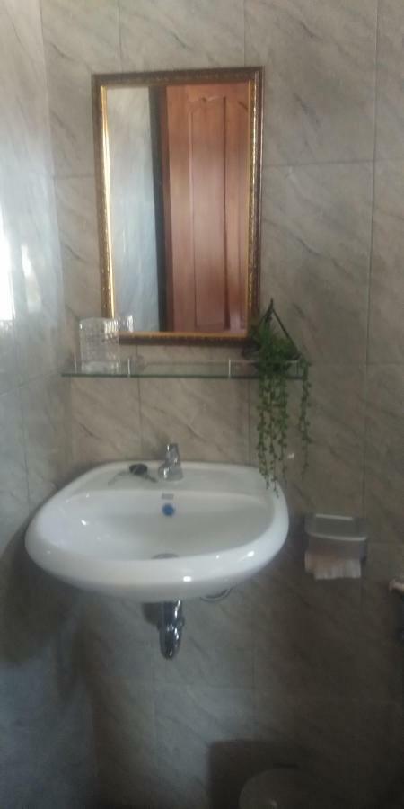 Serongga Guest House Lebih Exterior photo